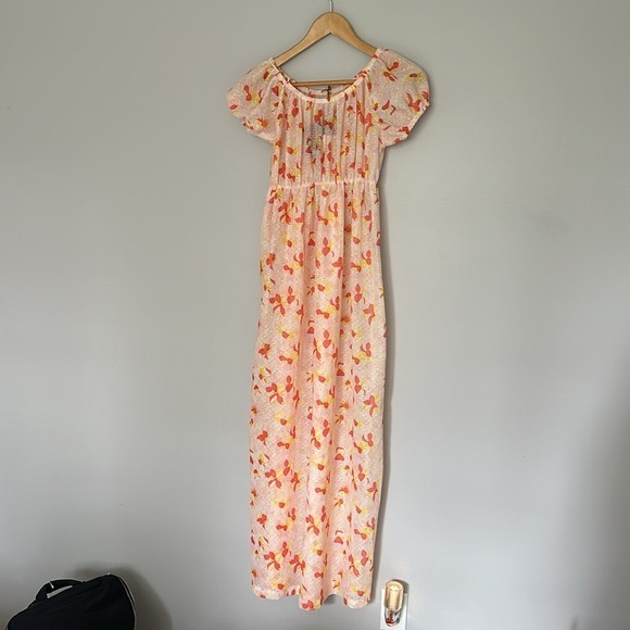 VINTAGE GOWN WITH ORIGINAL TAG ATTACHED - Picture 3 of 6